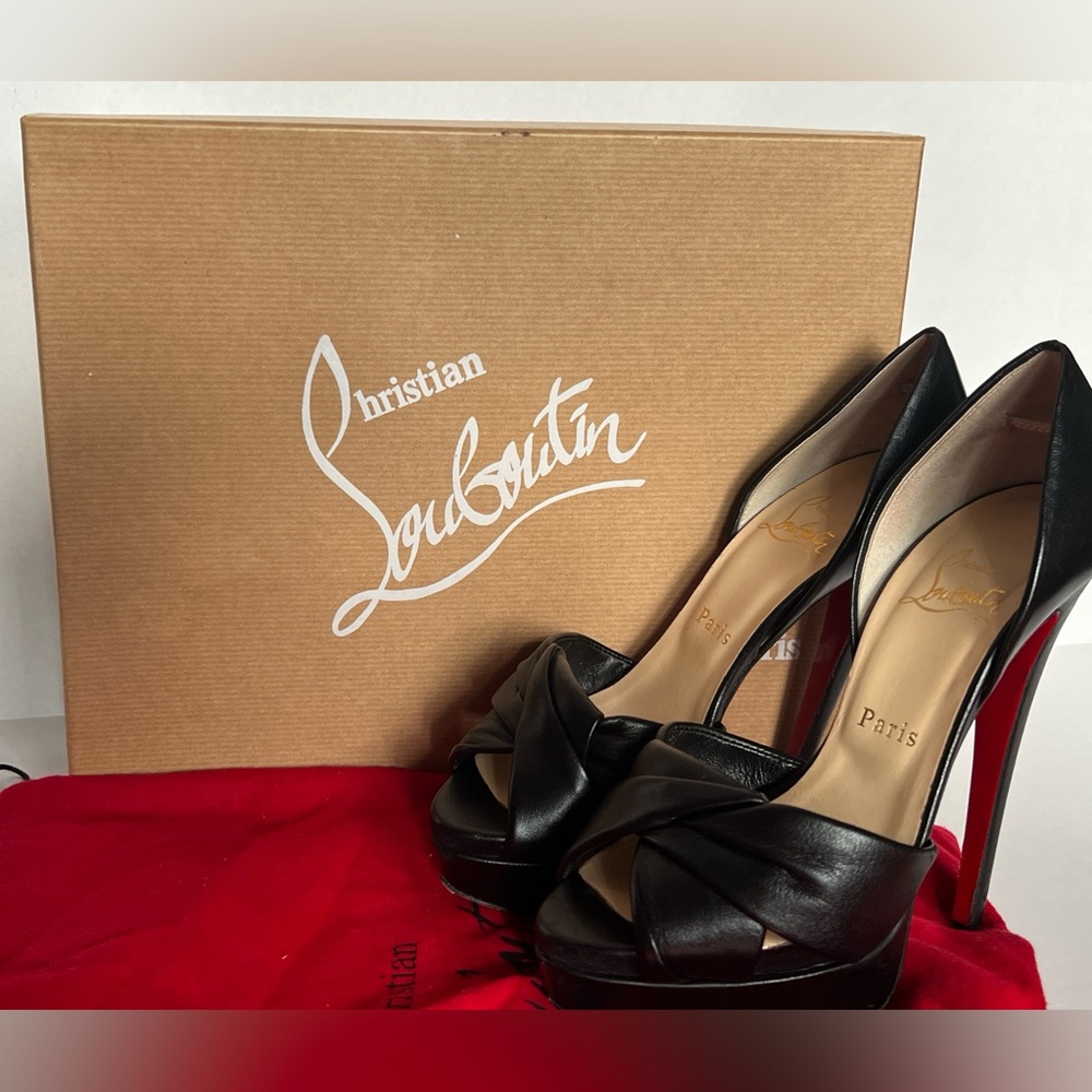 CHRISTIAN LOUBOUTIN
Black Leather Volpi 150 Pumps Size 37